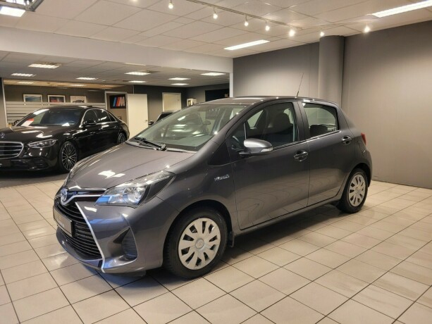 toyota-yaris-elektrisitetbensin-2015-big-6