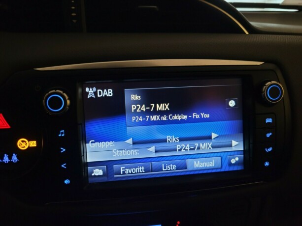 toyota-yaris-elektrisitetbensin-2015-big-23