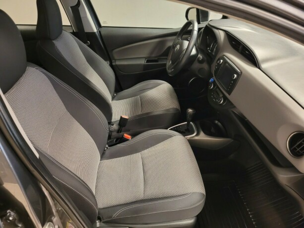 toyota-yaris-elektrisitetbensin-2015-big-14