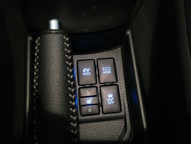 toyota-yaris-elektrisitetbensin-2015-big-20