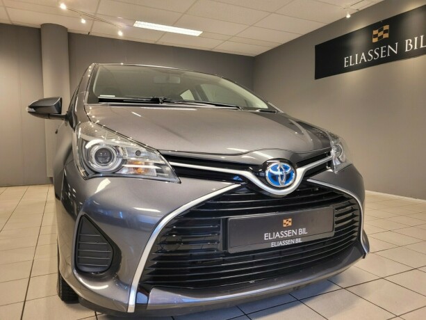 toyota-yaris-elektrisitetbensin-2015-big-8