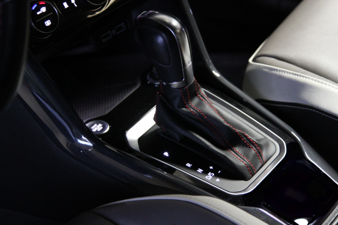 volkswagen-t-roc-bensin-2019-big-15