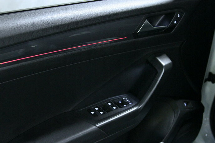 volkswagen-t-roc-bensin-2019-big-19