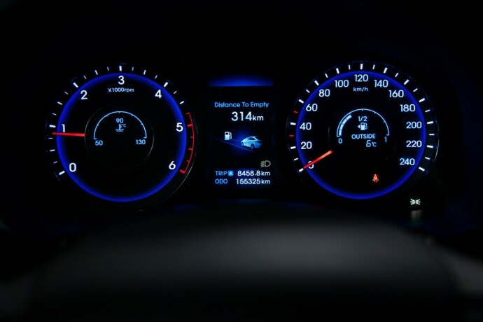 hyundai-i40-diesel-2013-big-13