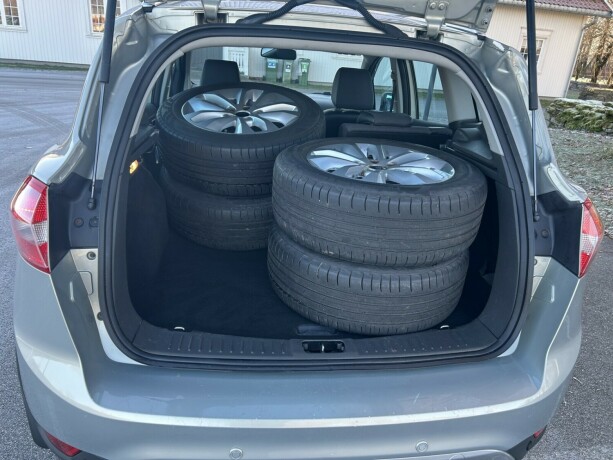 ford-kuga-diesel-2010-big-8