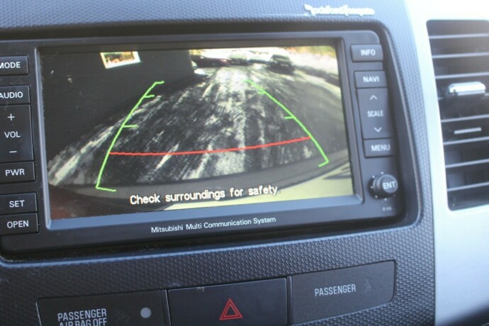 mitsubishi-outlander-diesel-2011-big-12