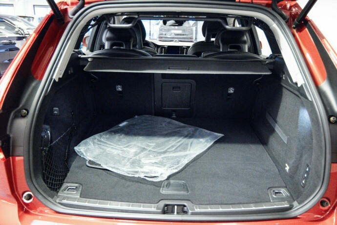 volvo-xc-60-elektrisitetbensin-2018-big-8