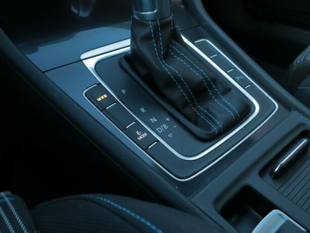 volkswagen-golf-elektrisitetbensin-2016-big-15