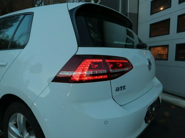 volkswagen-golf-elektrisitetbensin-2016-big-5