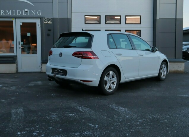 volkswagen-golf-elektrisitetbensin-2016-big-1