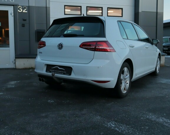 volkswagen-golf-elektrisitetbensin-2016-big-3