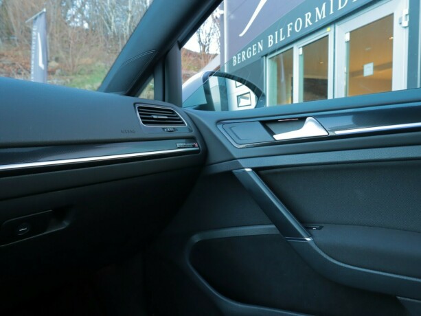 volkswagen-golf-elektrisitetbensin-2016-big-13