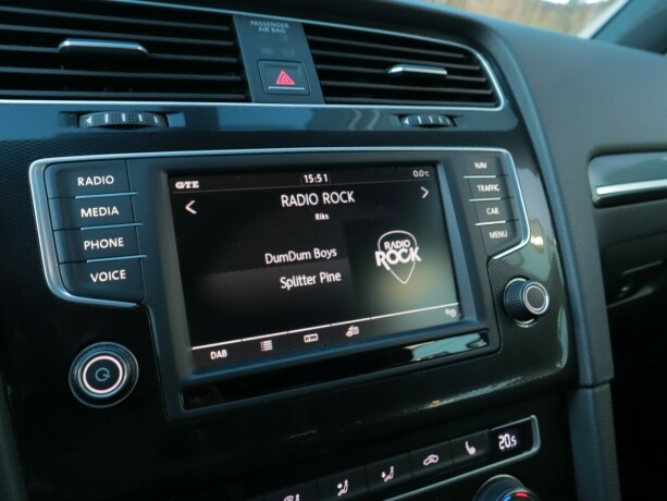 volkswagen-golf-elektrisitetbensin-2016-big-22