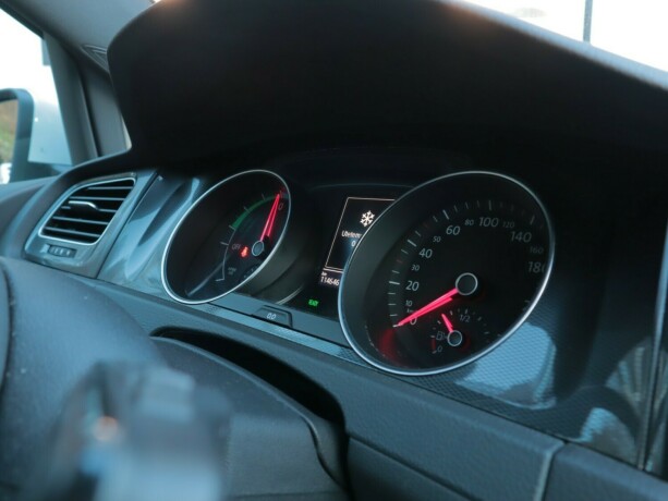 volkswagen-golf-elektrisitetbensin-2016-big-16