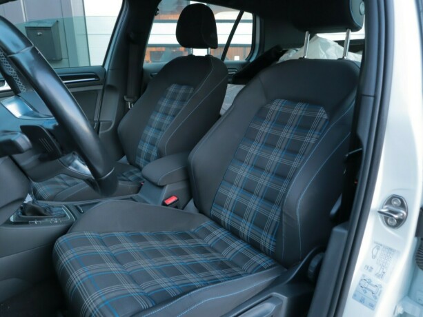 volkswagen-golf-elektrisitetbensin-2016-big-10