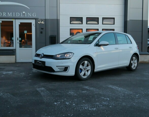 volkswagen-golf-elektrisitetbensin-2016-big-0