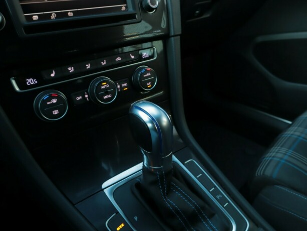 volkswagen-golf-elektrisitetbensin-2016-big-14