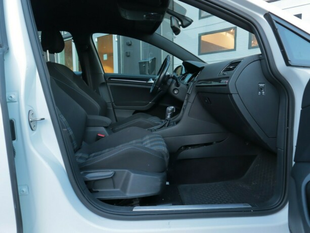 volkswagen-golf-elektrisitetbensin-2016-big-11