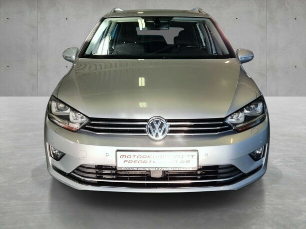 volkswagen-golf-sportsvan-diesel-2016-big-1