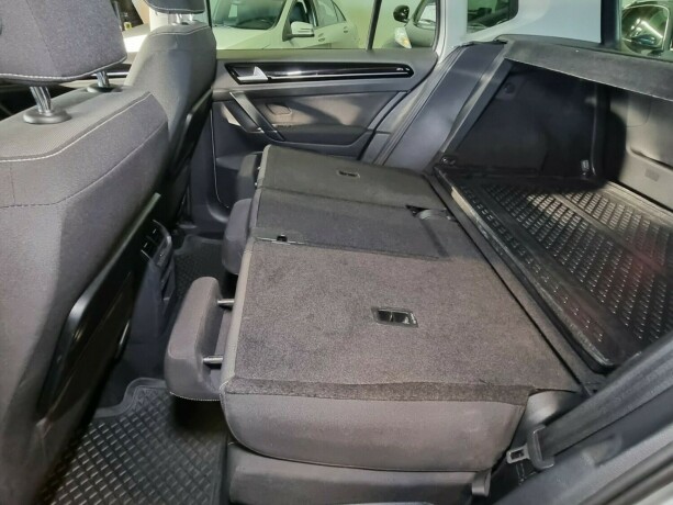 volkswagen-golf-sportsvan-diesel-2016-big-24