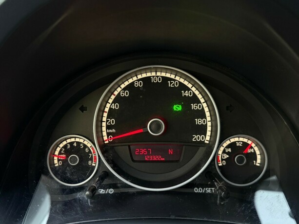 volkswagen-up-bensin-2013-big-14