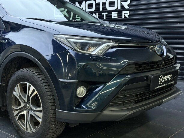 toyota-rav4-elektrisitetbensin-2016-big-2