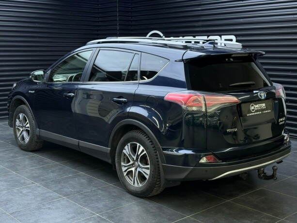 toyota-rav4-elektrisitetbensin-2016-big-1