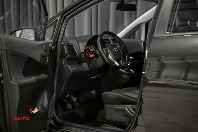 toyota-verso-s-diesel-2012-big-19