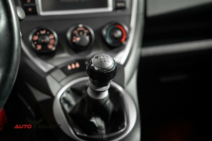 toyota-verso-s-diesel-2012-big-30