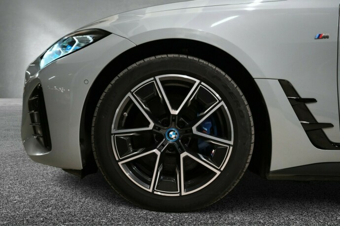 bmw-i4-m50-elektrisitet-2022-big-19