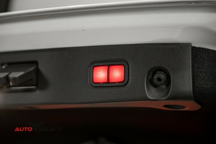 mercedes-benz-cls-bensin-2012-big-15