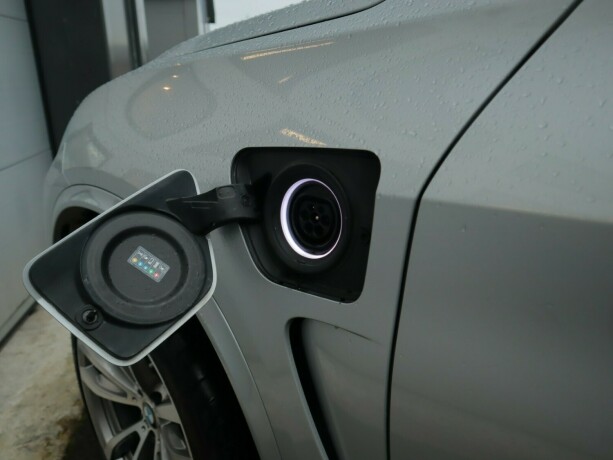 bmw-x5-elektrisitetbensin-2017-big-19