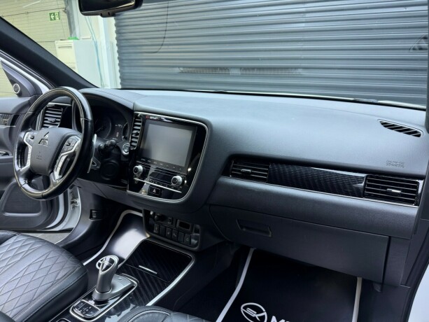 mitsubishi-outlander-elektrisitetbensin-2020-big-10