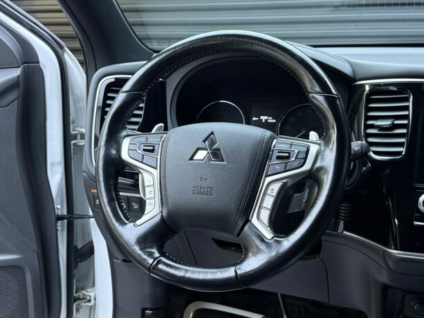 mitsubishi-outlander-elektrisitetbensin-2020-big-11