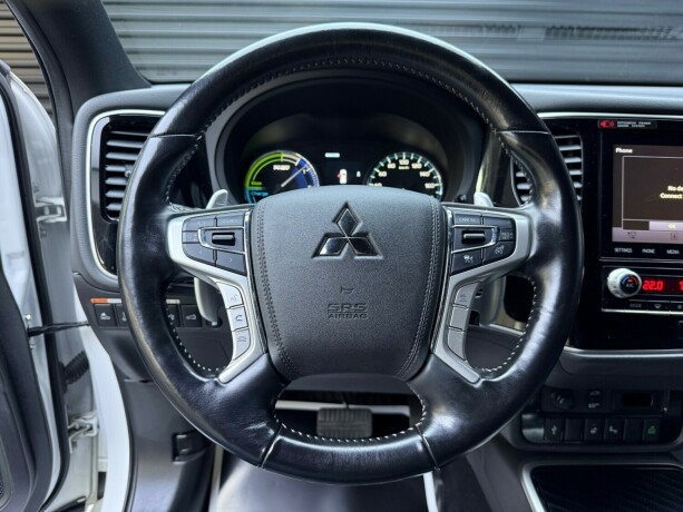 mitsubishi-outlander-elektrisitetbensin-2020-big-12