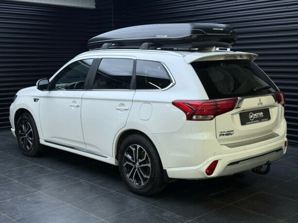 mitsubishi-outlander-elektrisitetbensin-2020-big-1
