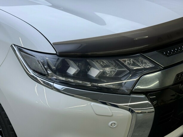 mitsubishi-outlander-elektrisitetbensin-2020-big-4