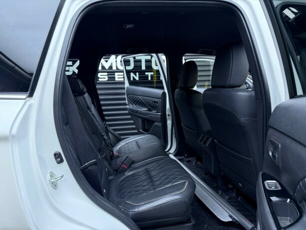 mitsubishi-outlander-elektrisitetbensin-2020-big-30