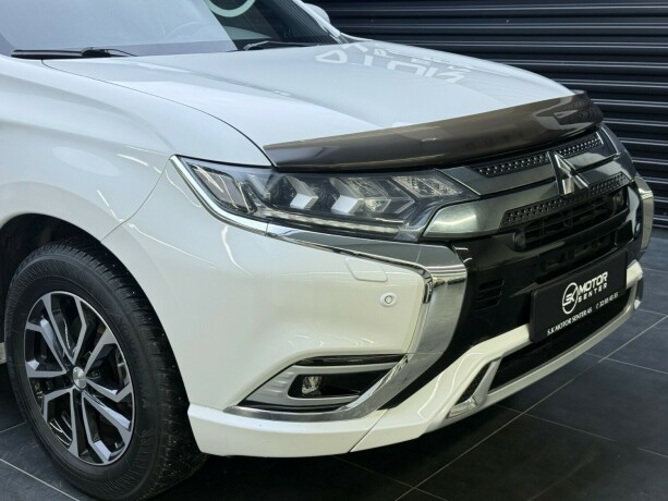 mitsubishi-outlander-elektrisitetbensin-2020-big-2