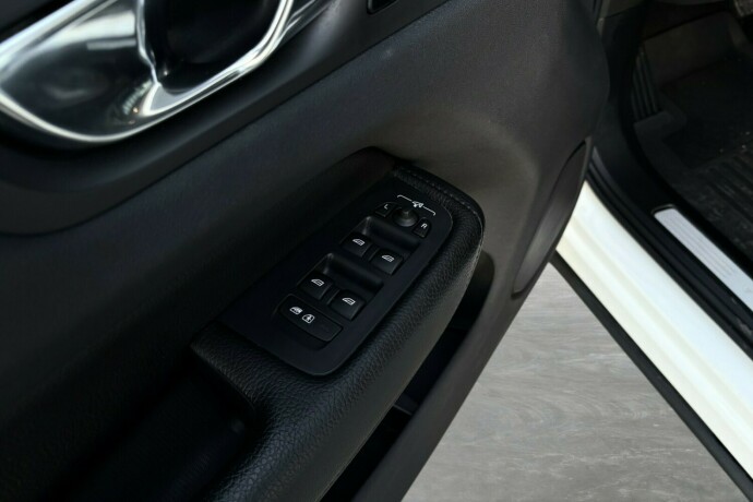 volvo-xc-60-plug-in-petrol-2020-big-44