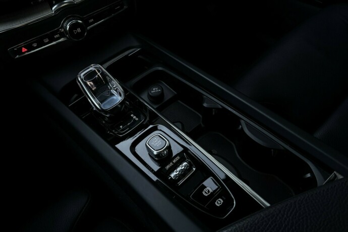 volvo-xc-60-plug-in-petrol-2020-big-28