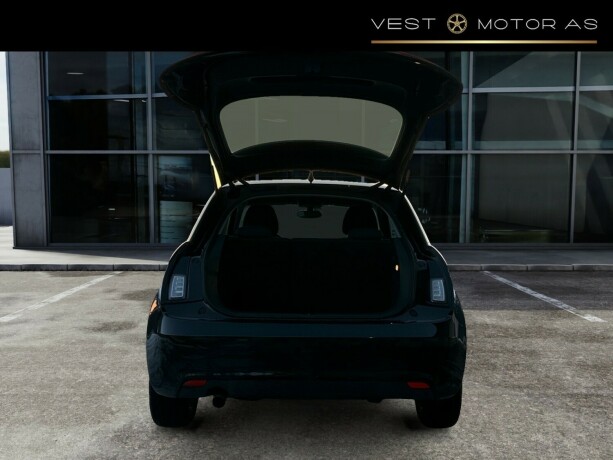 audi-a1-bensin-2011-big-6