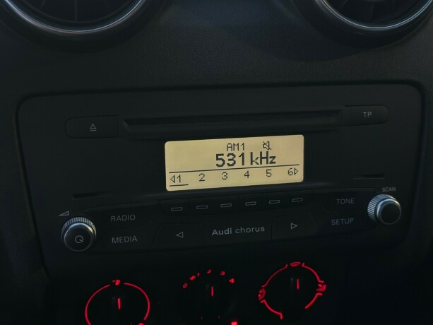 audi-a1-bensin-2011-big-17