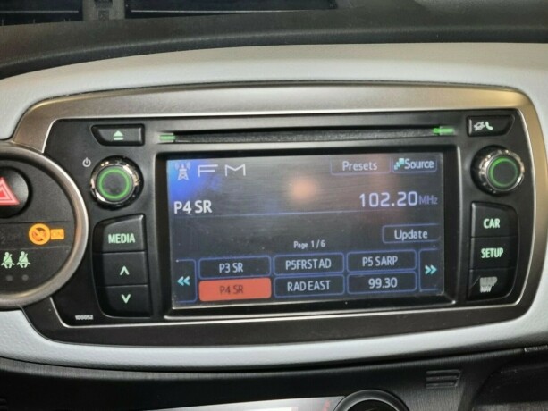 toyota-yaris-elektrisitetbensin-2014-big-14