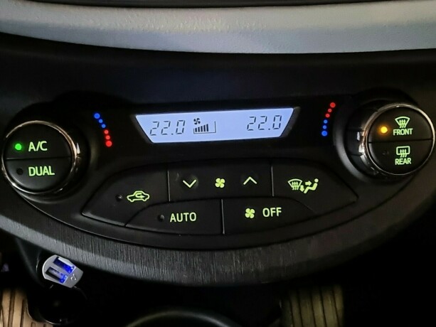 toyota-yaris-elektrisitetbensin-2014-big-13