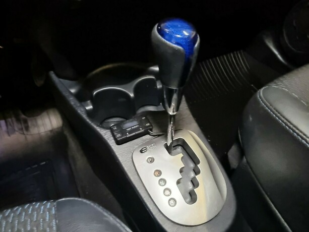 toyota-yaris-elektrisitetbensin-2014-big-18