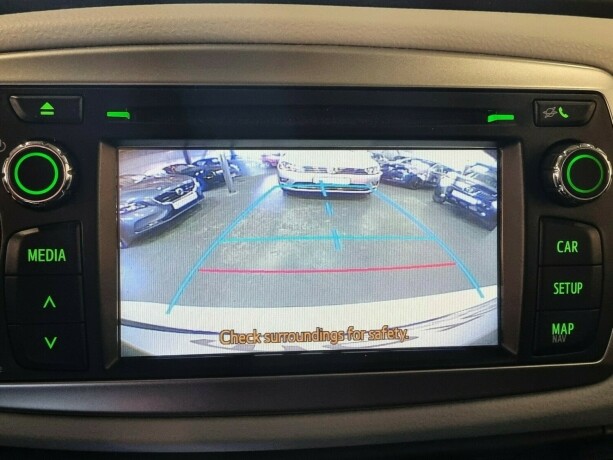 toyota-yaris-elektrisitetbensin-2014-big-17