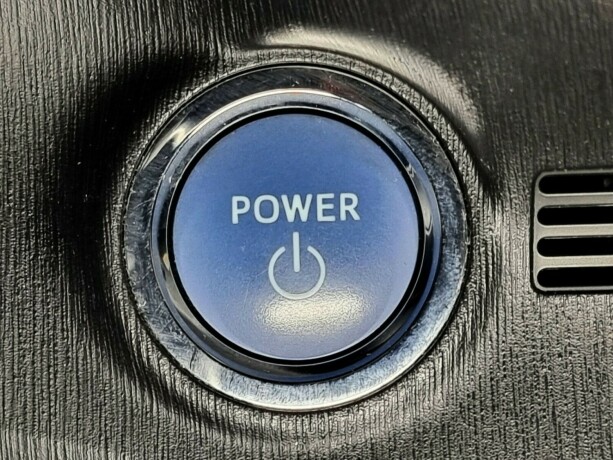 toyota-yaris-elektrisitetbensin-2014-big-23