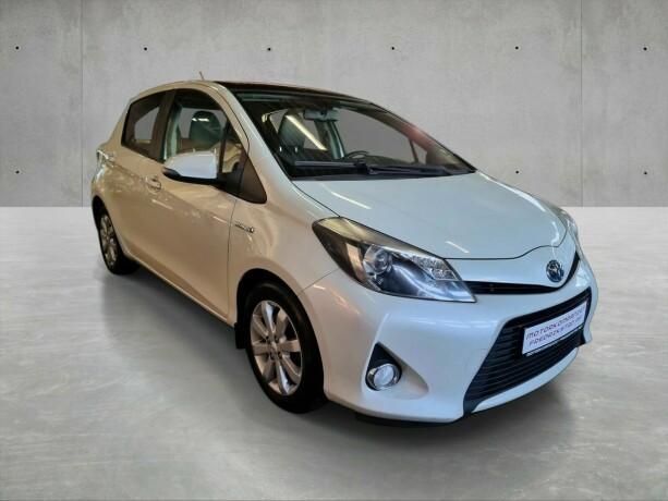 toyota-yaris-elektrisitetbensin-2014-big-2
