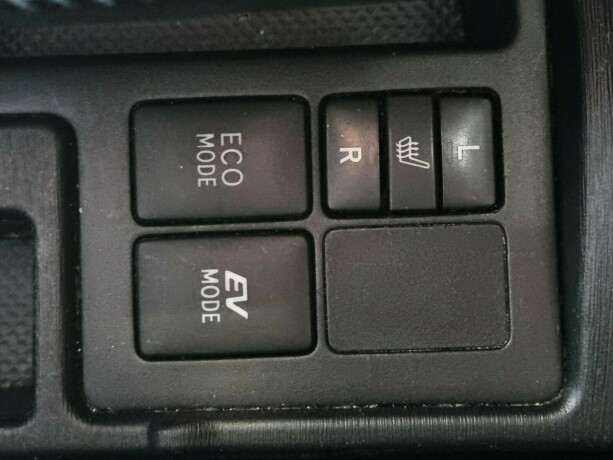 toyota-yaris-elektrisitetbensin-2014-big-21